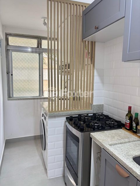 Image 11 - 886280