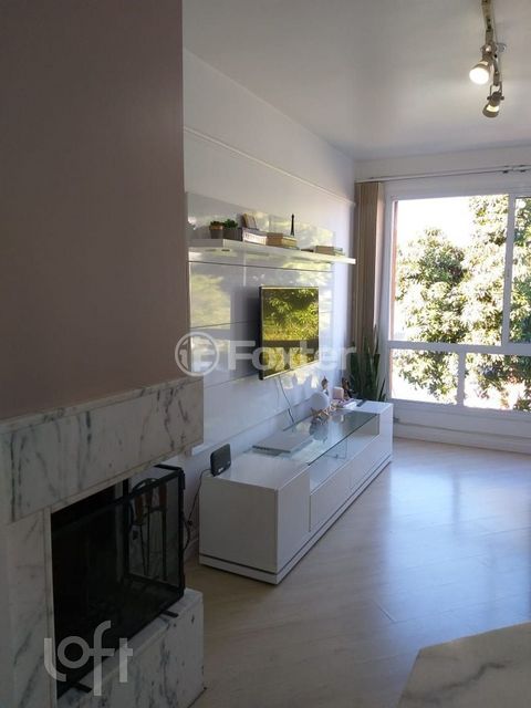 Image 10 - 886342