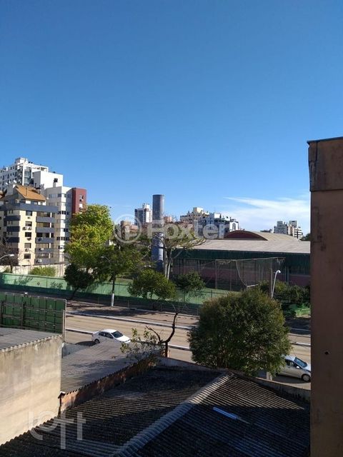 Image 8 - 886342