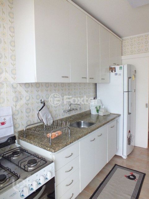 Image 9 - 886373