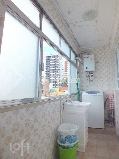Image 10 - 886373