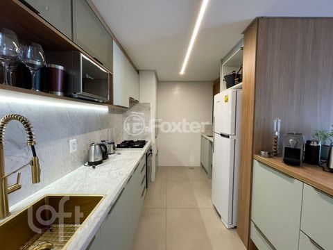 Image 8 - 886381