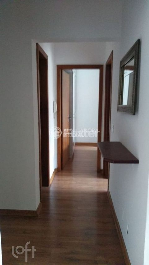 Image 4 - 886399