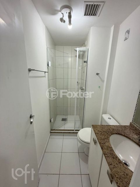 Image 8 - 886400