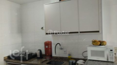 Image 7 - 886402