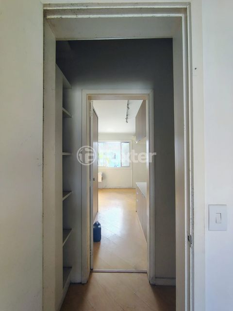 Image 7 - 886445