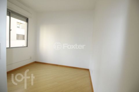 Image 7 - 886449