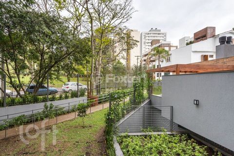 Image 15 - 886466