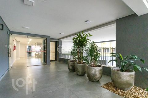 Image 16 - 886466