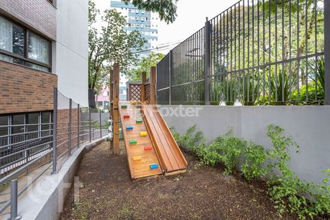 Image 17 - 886466