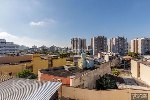 Image 17 - 886521