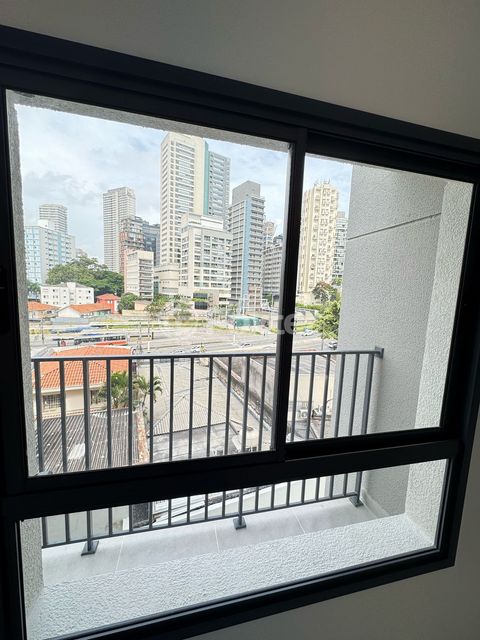 Image 0 - 886529