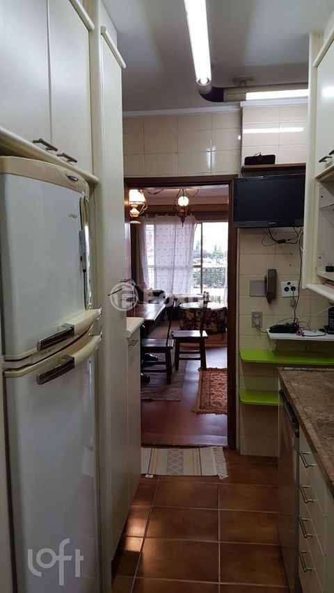 Image 12 - 886530