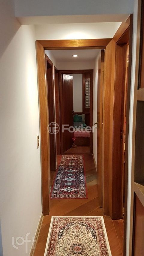Image 8 - 886530
