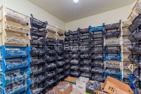 Image 10 - 886536