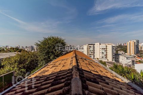 Image 17 - 886536
