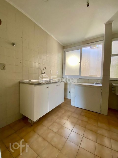 Image 6 - 886540