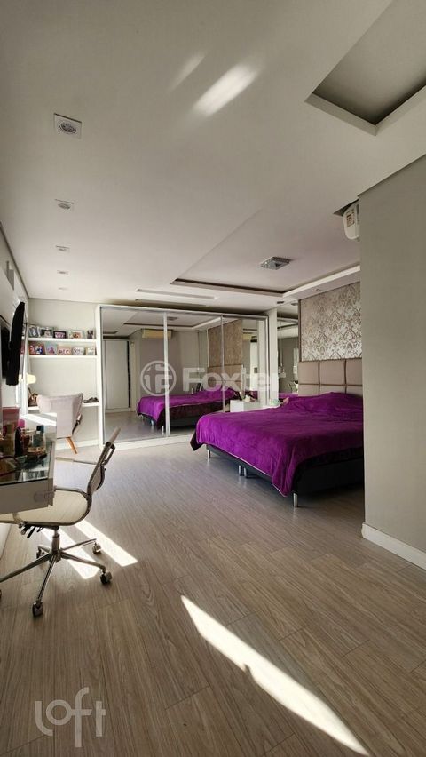 Image 7 - 886550