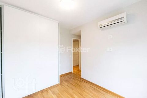 Image 11 - 886566