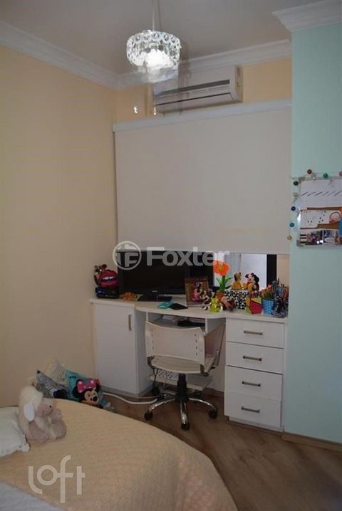 Image 7 - 886602