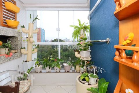 Image 12 - 886607