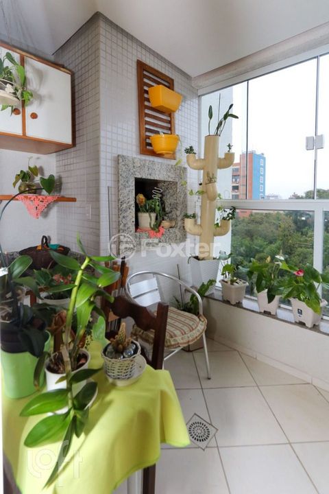 Image 10 - 886607