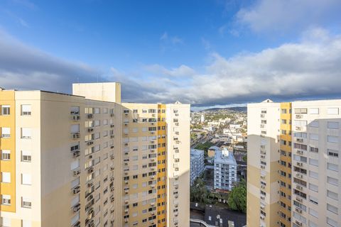 Image 10 - 886611