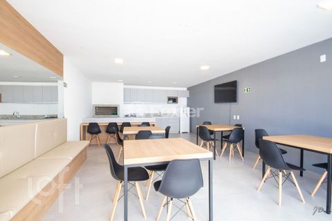 Image 11 - 886616