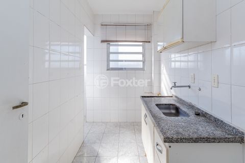 Image 11 - 886617