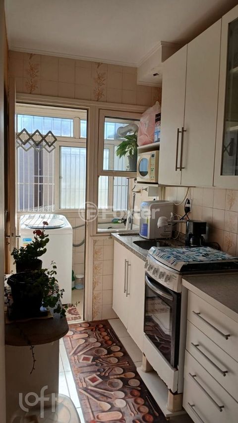 Image 10 - 886619