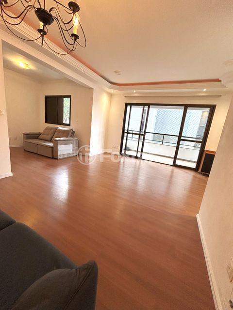 Image 7 - 886624