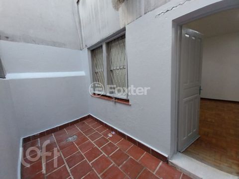 Image 6 - 886635