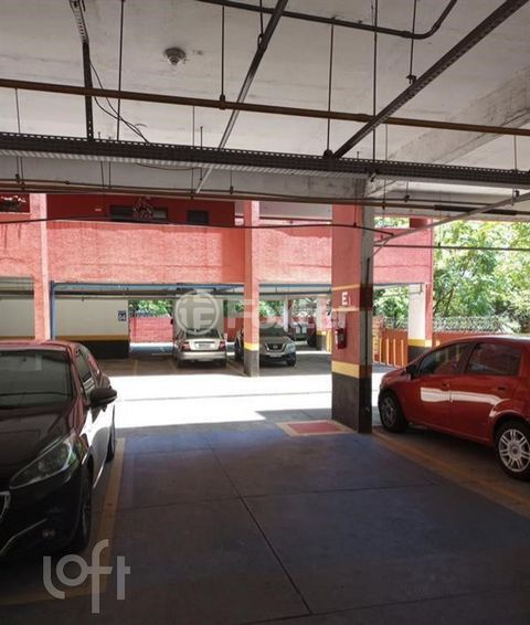 Image 6 - 886636