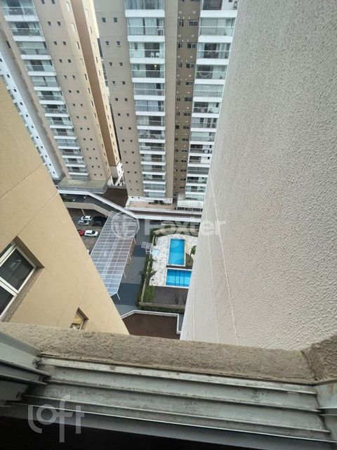 Image 16 - 886643