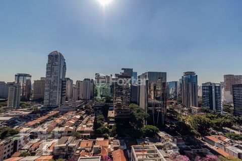 Image 17 - 886647