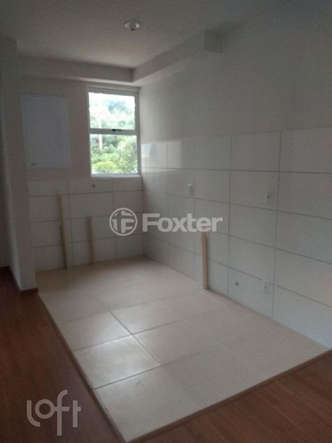 Image 8 - 886657