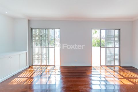 Image 11 - 886659