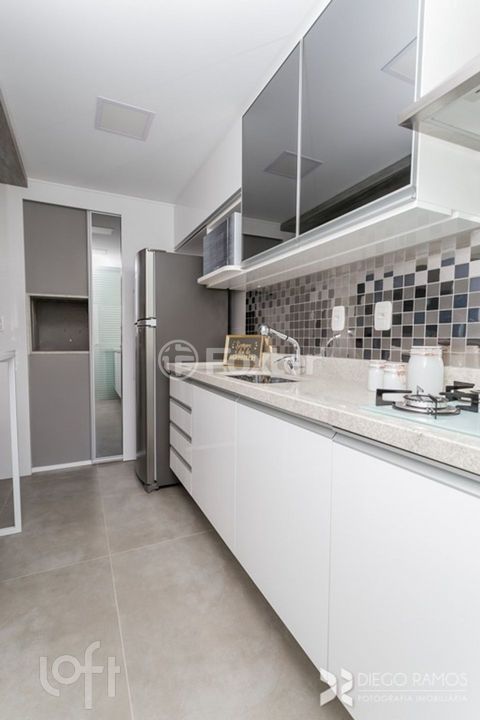 Image 15 - 886664