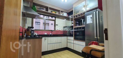 Image 11 - 886665