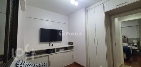 Image 10 - 886665
