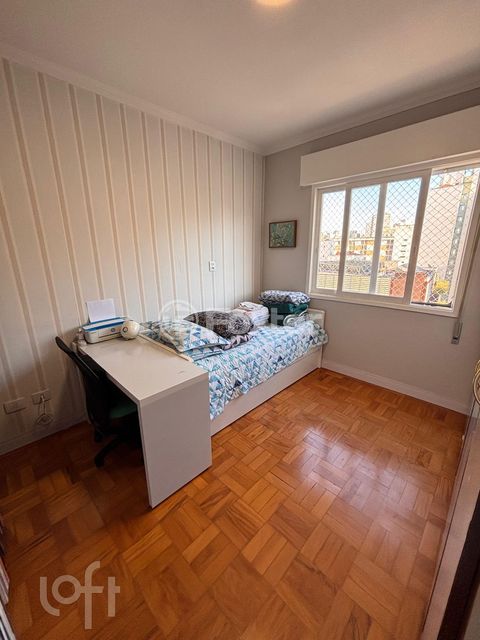 Image 11 - 886673