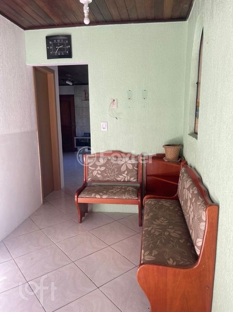 Image 11 - 886674