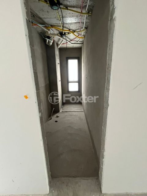 Image 10 - 886676