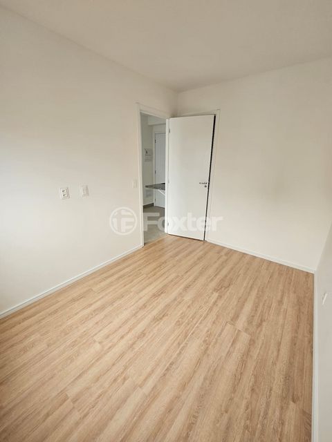 Image 6 - 886681