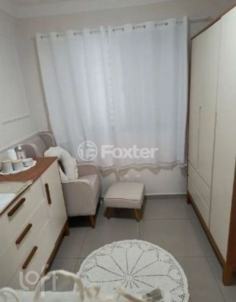 Image 6 - 886682