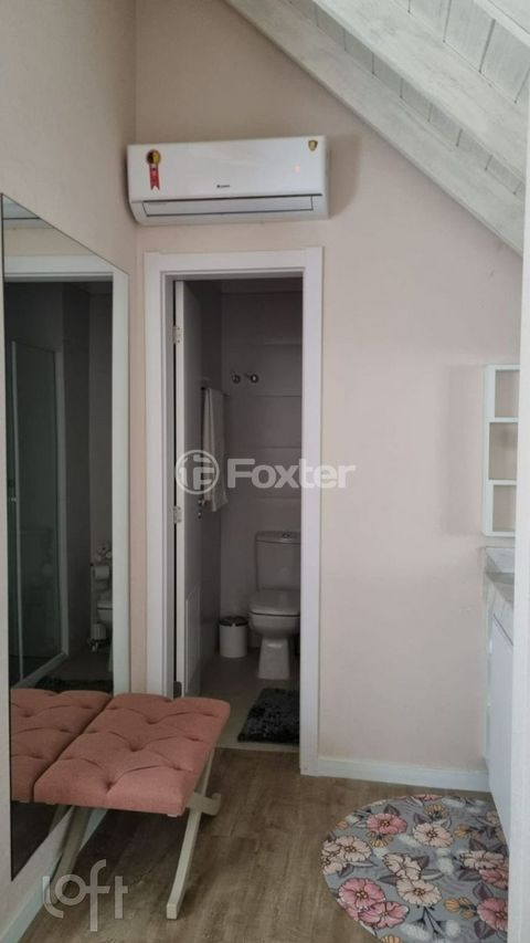 Image 11 - 886683