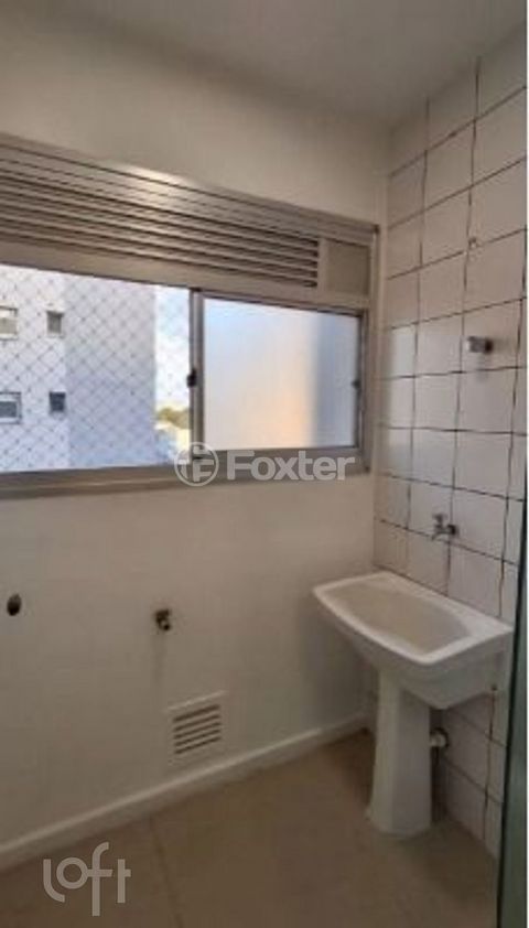Image 8 - 886686