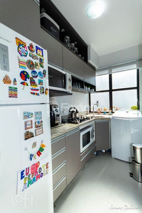 Image 10 - 886688