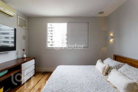Image 9 - 886690