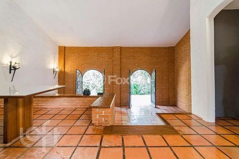 Image 8 - 886692